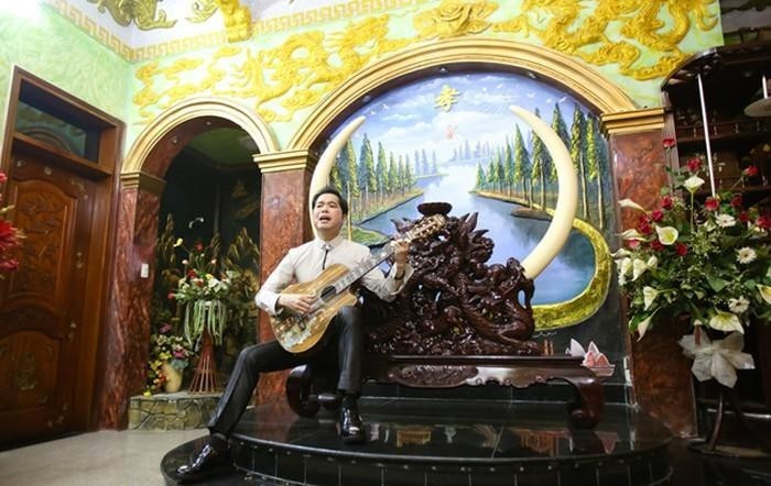 ‘Ông hoàng nhạc sến' Việt Nam sống trong biệt thự trăm tỷ, đúc tượng từ 1.000 cây vàng - ảnh 5