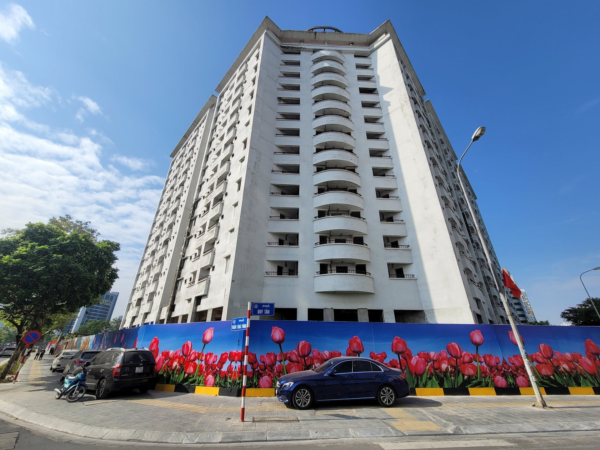 Chỉ 1 năm nữa, chung cư bỏ hoang 12 năm trên ngã tư tấp nập của Thủ đô sẽ đón người dân vào ở- Ảnh 1.