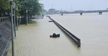 Hiếm gặp mưa lớn, lũ lụt cùng phá kỷ lục ngay cơn bão đầu tiên năm 2025