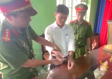 Khởi tố, bắt tạm giam một nguyên Chánh Văn phòng HĐND huyện