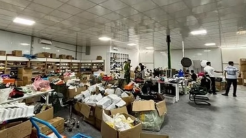 Phá ổ livestream giá rẻ, phát hiện hơn 3.000 sản phẩm hàng lậu tại Làng Sơn