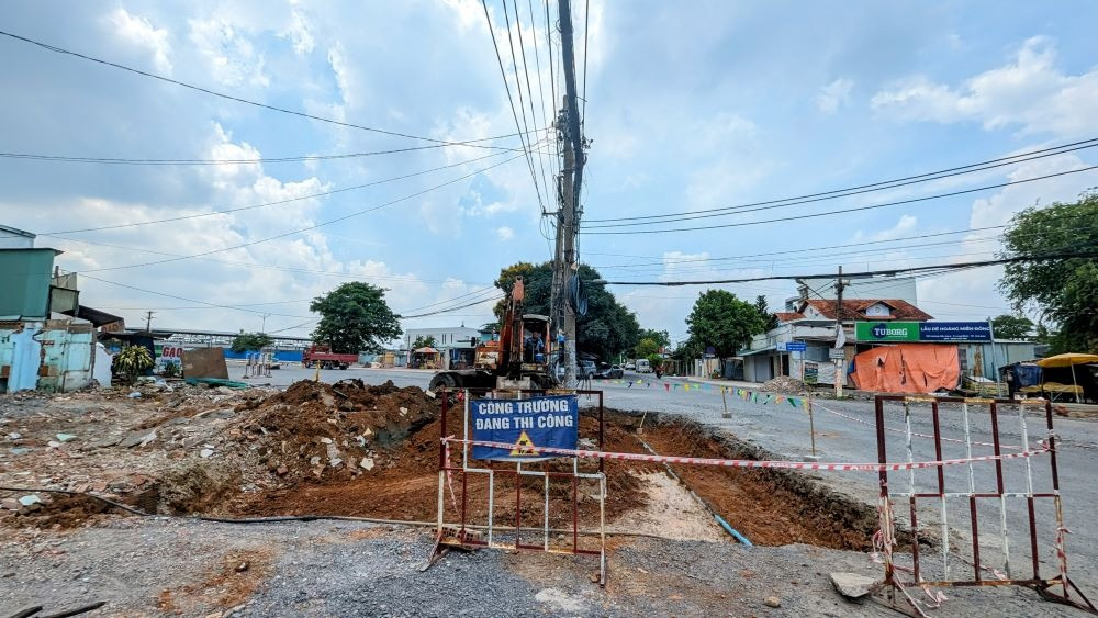 Chỉ 5 tháng nữa, tuyến đường trăm tỷ nối đến bến xe lớn nhất TP. HCM sẽ hoàn thiện sau 10 năm dở dang- Ảnh 2. Chỉ 5 tháng nữa, tuyến đường trăm tỷ nối đến bến xe lớn nhất TP. HCM sẽ hoàn thiện sau 10 năm dở dang- Ảnh 2.