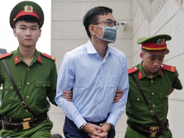 Vụ Trịnh Văn Quyết: Cựu lãnh đạo HoSE tốt nghiệp Đại học Harvard 'khoe' thành tích gia đình để xin giảm án