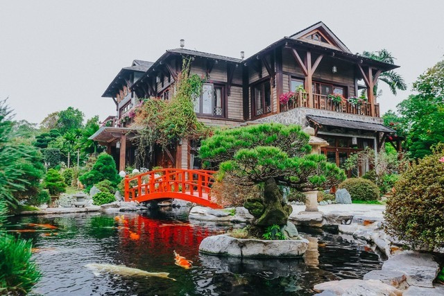 Lãnh đạo <a style='text-decoration: none;' href='/FPT'>FPT</a> sở hữu biệt thự rộng 3.000m2: Sân vườn là ‘rừng cổ thụ’ trăm tuổi cùng bộ sưu tập đá quý cực giá trị- Ảnh 1. Lãnh đạo <a style='text-decoration: none;' href='/FPT'>FPT</a> sở hữu biệt thự rộng 3.000m2: Sân vườn là ‘rừng cổ thụ’ trăm tuổi cùng bộ sưu tập đá quý cực giá trị- Ảnh 1.