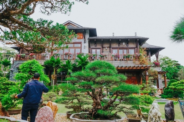 Lãnh đạo <a style='text-decoration: none;' href='/FPT'>FPT</a> sở hữu biệt thự rộng 3.000m2: Sân vườn là ‘rừng cổ thụ’ trăm tuổi cùng bộ sưu tập đá quý cực giá trị- Ảnh 2. Lãnh đạo <a style='text-decoration: none;' href='/FPT'>FPT</a> sở hữu biệt thự rộng 3.000m2: Sân vườn là ‘rừng cổ thụ’ trăm tuổi cùng bộ sưu tập đá quý cực giá trị- Ảnh 2.