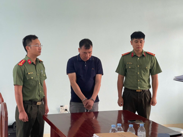Khám xét nơi ở, bắt giám đốc Phùng Ngọc Phương