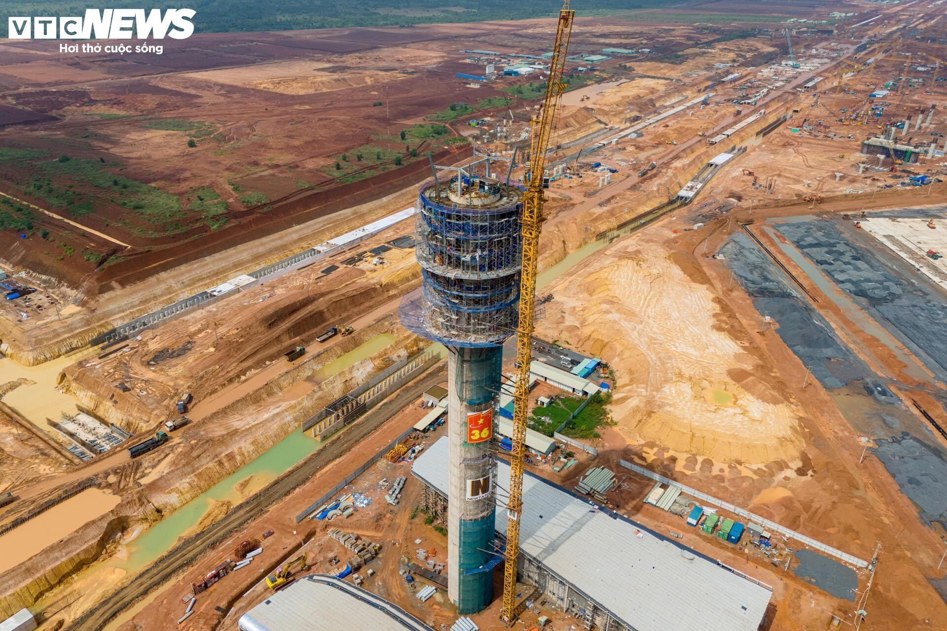 Chỉ hơn 2 tháng nữa, tháp không lưu 3.500 tỷ, mang tính biểu tượng tọa lạc tại siêu sân bay lớn nhất Việt Nam sẽ về đích- Ảnh 2.