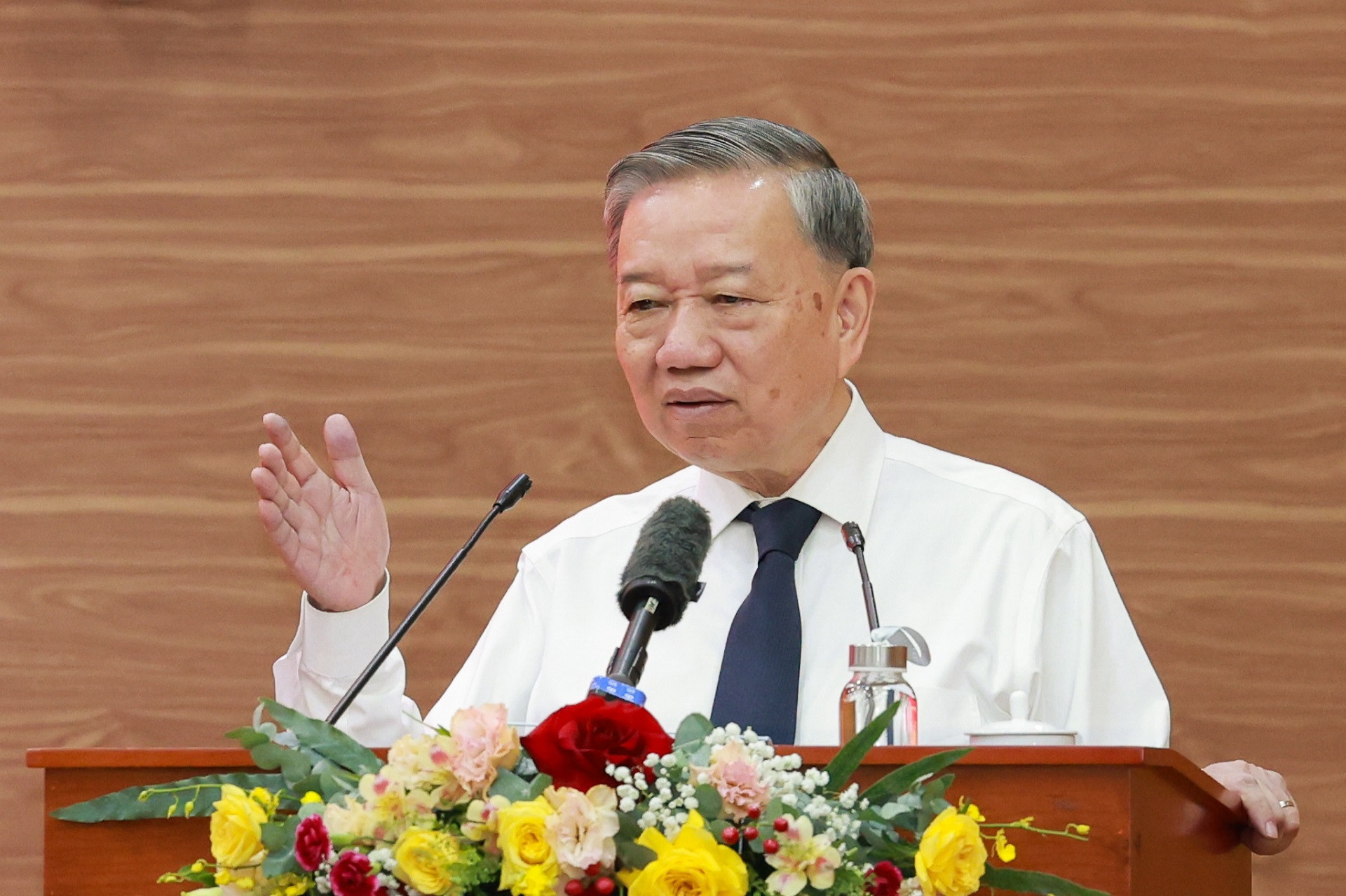 <a style='text-decoration: none;' href='/TBT'>TBT</a> To Lam phat bieu.jpg