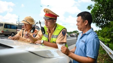 Hành vi nhiều tài xế lầm tưởng ‘vô thưởng vô phạt’ khi đi trên cao tốc, vi phạm sẽ bị phạt lên tới 14 triệu đồng và trừ 6 điểm GPLX
