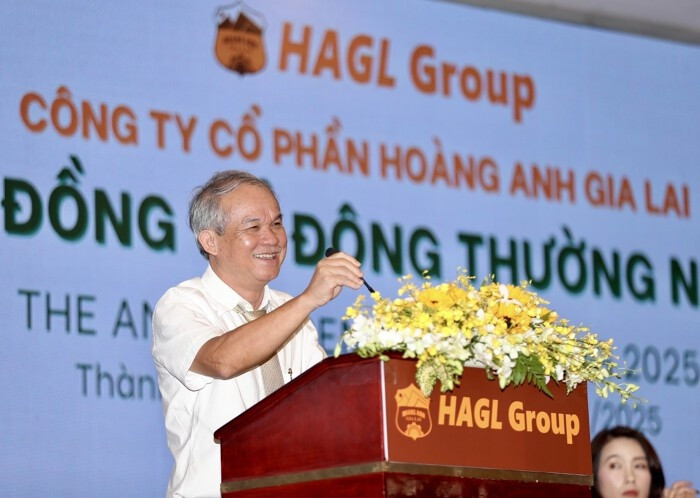 Khẳng định sắp xóa sạch lỗ lũy kế, bầu Đức cùng loạt lãnh đạo âm thầm gom hàng triệu cổ phiếu <a style='text-decoration: none;' href='/HAG'>HAG</a>