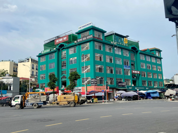 Hà Nội: Lãng phí khu chợ khang trang 5 tầng nhưng 4 tầng để không