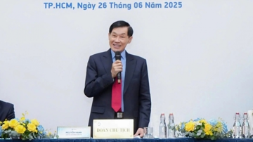Ông Johnathan Hạnh Nguyễn: 'Bao giờ tôi còn làm Chủ tịch thì anh em vẫn có thể nở nụ cười'