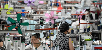Người dân hạn chế chi tiêu, việc làm tại nhà máy sụt giảm: Chuyện gì đã xảy ra tại nền kinh tế lớn thứ hai thế giới?
