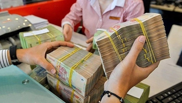 Bà T. 71 tuổi đến ngân hàng rút sạch tiền tiết kiệm, nhân viên Agribank thực hiện giao dịch rồi lập tức báo công an