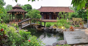 Biệt phủ trăm tỷ của 'nghệ sĩ nặng nhất Vbiz': Rộng hơn 1.600m2, mang nguyên khung nhà cổ 100 tuổi từ Nam Định vào Đồng Nai xây dựng