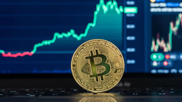Bitcoin bùng nổ, vượt mốc 112.000 USD