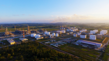 Đoàn công tác của Lào đến thăm nhà máy lọc dầu 3 tỷ USD tại Việt Nam, bàn về đầu ra cho sản phẩm