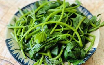 Loại rau mọc lan đầy ở quê, xưa không ai ngó nay được ví như 'nhân sâm xanh', lên cả bàn ăn hiện đại: Quý mà rẻ, chỉ vài nghìn đồng/mớ