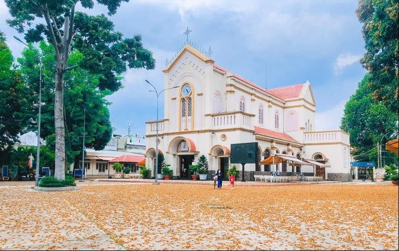 Chiêm ngưỡng công trình tôn giáo được đại gia bất động sản 'giàu hơn vua Bảo Đại' hiến đất dựng nên- Ảnh 2. Chiêm ngưỡng công trình tôn giáo được đại gia bất động sản 'giàu hơn vua Bảo Đại' hiến đất dựng nên- Ảnh 2.