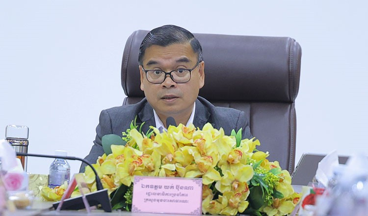 Láng giềng Việt Nam thu hồi gần 280 tỷ đồng tiền lương chi trả vượt mức: Chuyện gì đã xảy ra? - ảnh 2