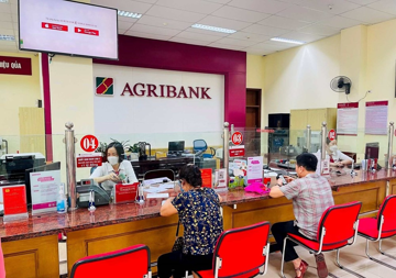 Chị D. đến ngân hàng rút sạch tiền tiết kiệm, nhân viên Agribank lập tức ngăn lại rồi trình báo công an