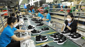 Chịu thuế 190% vẫn không thể rời Trung Quốc: Bài toán nan giải của các doanh nghiệp Mỹ