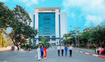 Đại học khối Kinh tế hàng đầu Việt Nam: Vừa tuyển thẳng hơn 300 'siêu cao thủ', nơi đào tạo 10 CEO ngân hàng lớn nhất nước