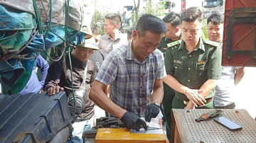 Tịch thu 235kg bạc tinh khiết giấu trong xe đầu kéo để tuồn lậu qua biên giới: 1 người Trung Quốc bị bắt, triệu tập 5 người Việt liên quan