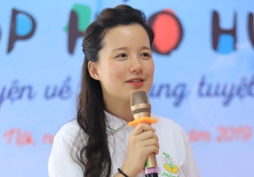 Khủng hoảng của Làng Háo Hức và MC Minh Trang