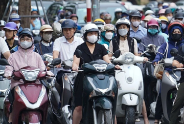Xe máy xăng sắp rút khỏi Vành đai 1: Người dân được hỗ trợ gì?