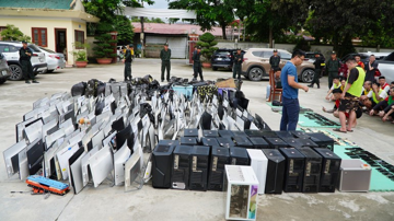 Bắt 59 người Việt Nam lừa đảo tại khu vực Tam Giác Vàng, thu giữ 314 điện thoại di động, hơn 300 máy tính, 1.000 sim