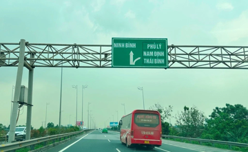 Cao tốc Bắc Nam có nhiều biển báo chỉ đến địa danh không còn tồn tại