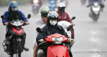 Miền Bắc nắng nóng ‘chóng vánh’ rồi lại mưa giông liên tiếp cả tuần