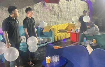 Bắt chủ quán bar sinh năm 2000