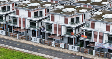 Khu đô thị rộng lớn ở cửa ngõ TP. HCM la liệt biệt thự bỏ hoang: Giá đất tăng đều bất chấp cảnh tiêu điều, ảm đạm
