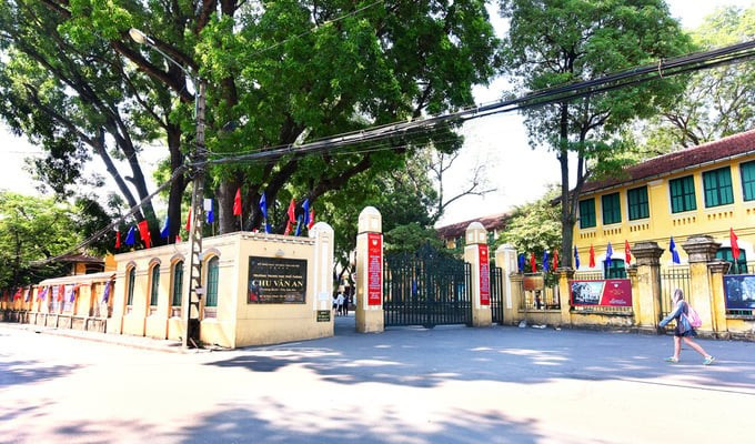 Ngôi trường chuyên Đại tướng Võ Nguyên Giáp từng theo học, vừa có thủ khoa kép duy nhất của kỳ thi THPT Quốc gia 2025 - ảnh 2