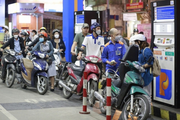 Bộ Công Thương chốt lộ trình cho hơn 17.000 cửa hàng xăng dầu, Petrolimex tiên phong thí điểm từ ngày 1/8