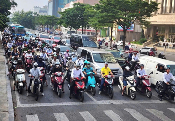 Hà Nội: Người dân được hỗ trợ lên đến 5 triệu đồng khi đổi từ xe máy xăng sang xe điện