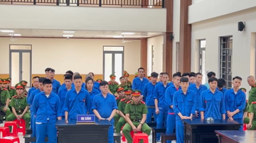 Tuyên án hàng trăm năm tù hơn 30 người