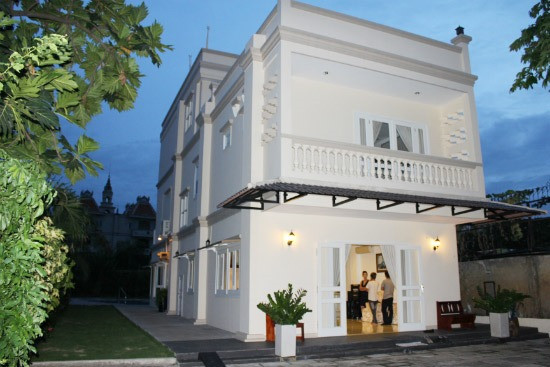 Tòa bạch dinh sang trọng hơn 3.000m2 của 'nữ hoàng ảnh lịch' Diễm My: Nằm đắc địa ven dòng sông biểu tượng, mang đậm phong cách Địa Trung Hải- Ảnh 4.