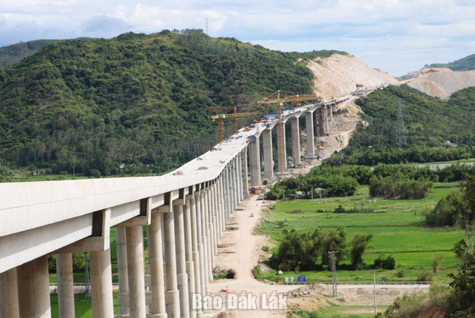 Chính thức hợp long cây cầu lớn nhất cao tốc Bắc – Nam phía Đông- Ảnh 2. Chính thức hợp long cây cầu lớn nhất cao tốc Bắc – Nam phía Đông- Ảnh 2.
