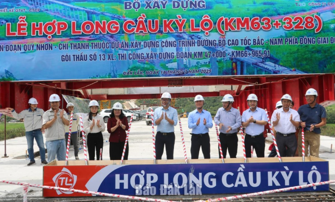 Chính thức hợp long cây cầu lớn nhất cao tốc Bắc – Nam phía Đông- Ảnh 1. Chính thức hợp long cây cầu lớn nhất cao tốc Bắc – Nam phía Đông- Ảnh 1.