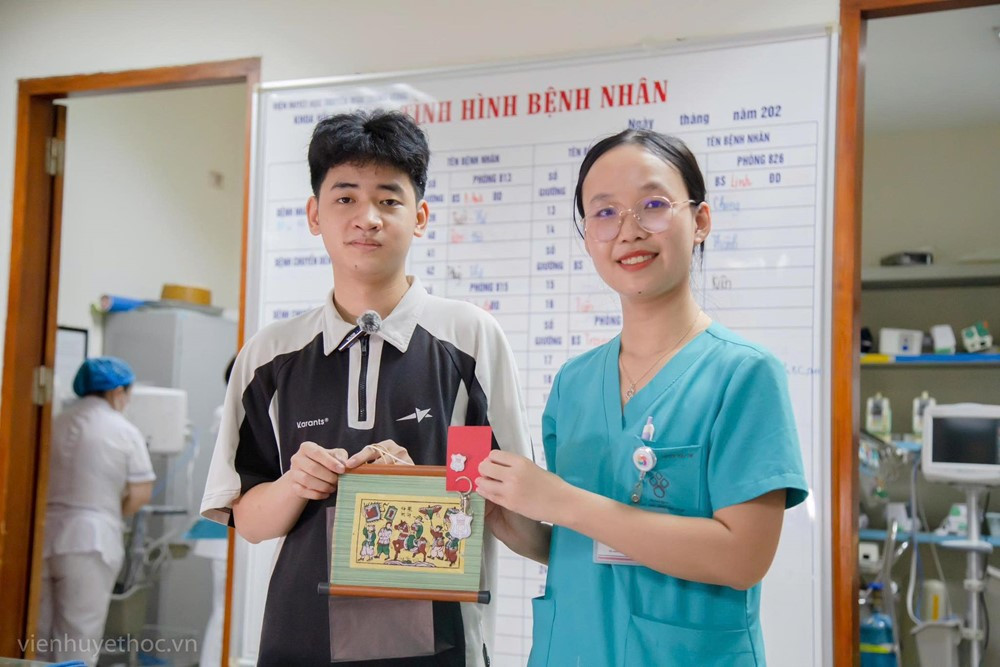 Nam sinh mắc ung thư, sáng điều trị hóa chất, tối học bài đạt 28 điểm khối A00 - ảnh 2