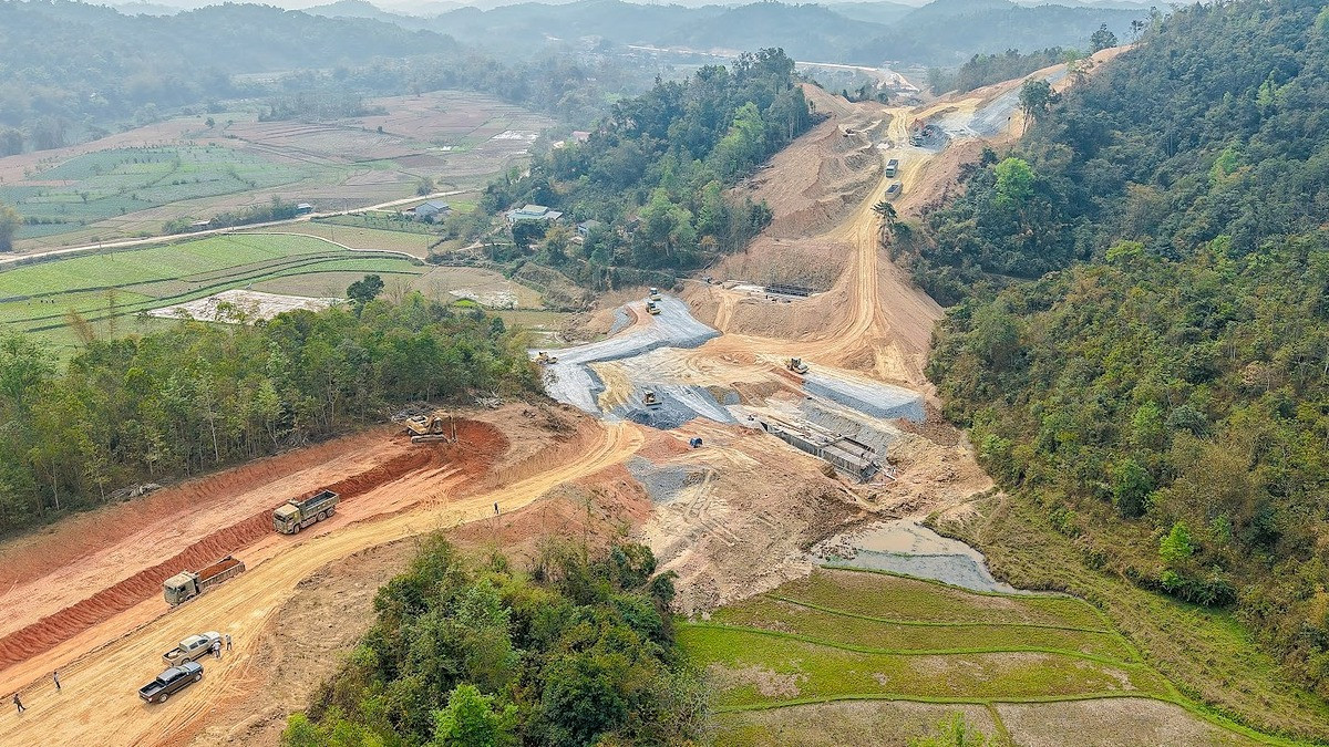 Hiện trường thi công cao tốc Đồng Đăng - Trà Lĩnh. Nguồn ảnh: Deoca.vn
