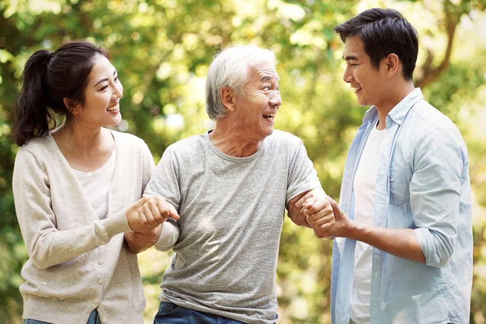 Cứ 6 người thì có 1 người thất nghiệp, giới trẻ Trung Quốc đổ xô về quê chăm ông bà toàn thời gian để kiếm sống - ảnh 1
