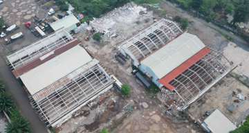 Cận cảnh tháo dỡ nhà, xưởng ở khu công nghiệp lâu đời nhất cả nước
