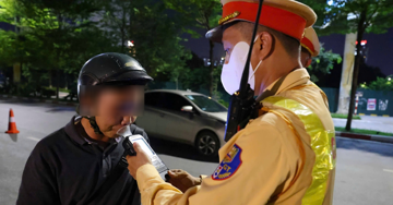 Công an hóa trang ‘theo dấu’ tài xế và chuyện chặn ‘ma men’ ra đường gây họa