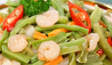 Ở chợ có loại rau trông 'như nắm cỏ', từng chỉ dùng cho vua chúa, nay được săn đón với giá đắt hơn thịt: Dân sành ăn đổ xô tìm mua