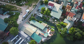 Cận cảnh hồ 25.000m2 ở Hà Nội bị lấn chiếm, xây dựng trái phép