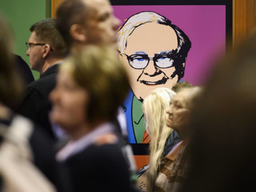 Warren Buffett rút lui khiến Berkshire Hathaway ‘trật bánh’, giá cổ phiếu lao dốc mạnh